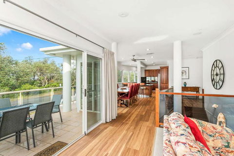 Aegean On The Beach - Accommodation Main Beach 1