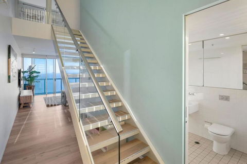 Air On Broadbeach 2 Level Private Apartment - CoastHM - Accommodation Main Beach 4