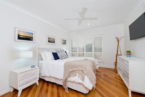 Adrift At Dolphin Cove Apt 5 - Riverfront Modern - Accommodation Main Beach 4