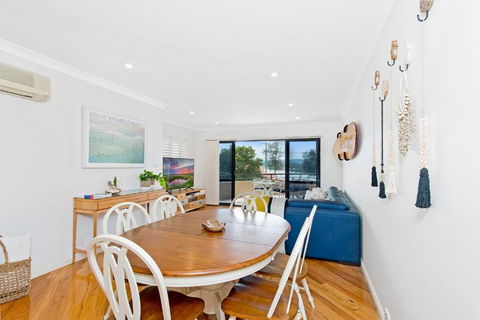 Adrift At Dolphin Cove Apt 5 - Riverfront Modern - Accommodation Main Beach 2