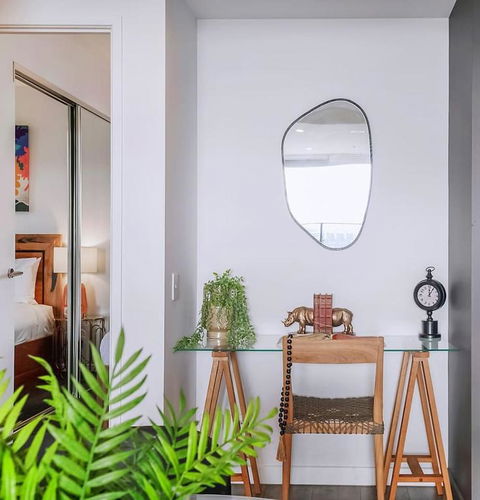 Above Brisbane King Suite With Rooftop Pool Deck - Accommodation Main Beach 4