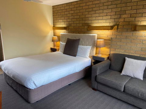 AAt 28 Goldsmith Motel - Accommodation Main Beach 3