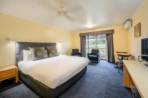 AAt 28 Goldsmith Motel - Accommodation Main Beach 1