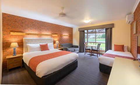 AAt 28 Goldsmith Motel - Accommodation Main Beach 2