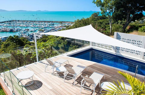 A Point Of View - Accommodation Main Beach 4