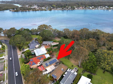Absolute Waterfront - Accommodation Main Beach 0