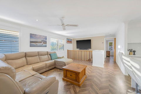 Absolute Waterfront - Accommodation Main Beach 2