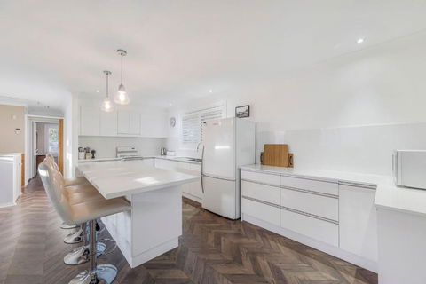 Absolute Waterfront - Accommodation Main Beach 4