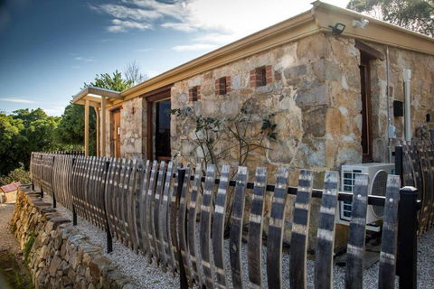 A Romantic Uraidla Studio - Accommodation Main Beach 0