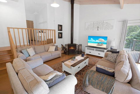 A Wood Haven - Accommodation Main Beach 0