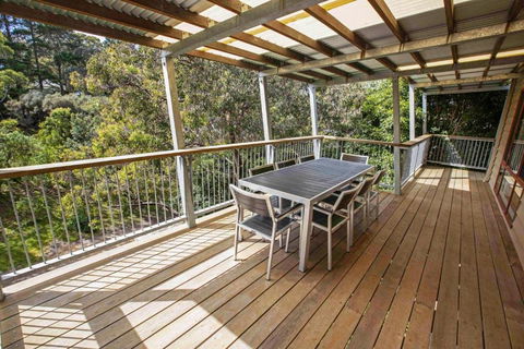 A Wood Haven - Accommodation Main Beach 2