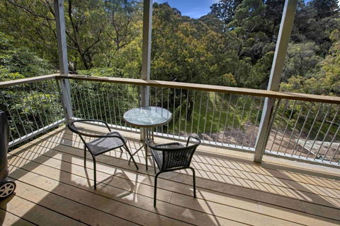 A Wood Haven - Accommodation Main Beach 3