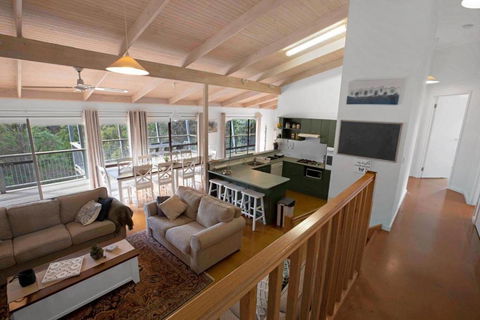 A Wood Haven - Accommodation Main Beach 4