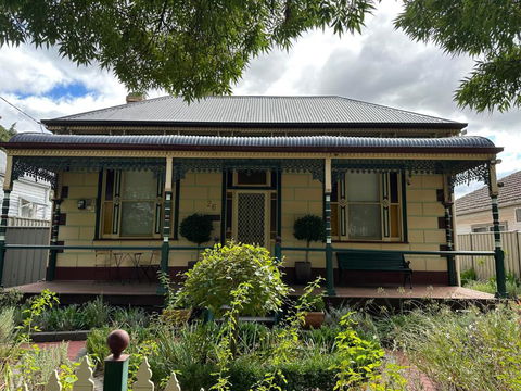 AAA Plus Yapera On Lucan - Accommodation Main Beach 0