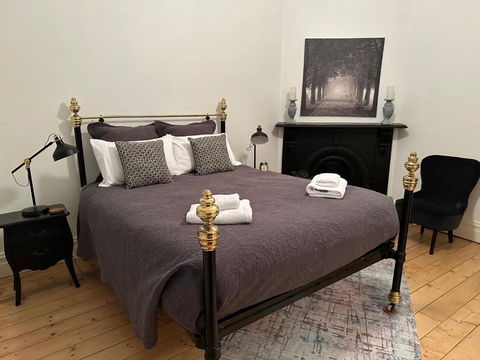 AAA Plus Yapera On Lucan - Accommodation Main Beach 1