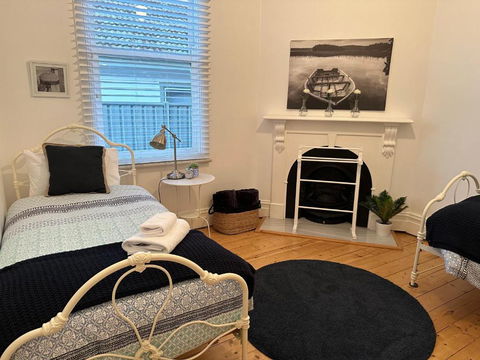 AAA Plus Yapera On Lucan - Accommodation Main Beach 4