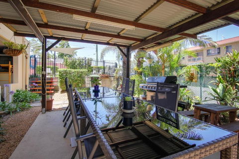 Albion Manor - Accommodation Main Beach 2