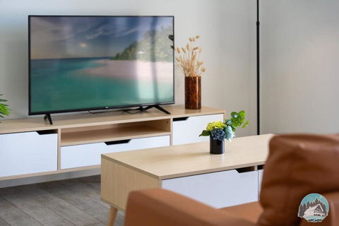 Aircabin - Rosebery - Lovely - 2 Beds Apt +Parking - Accommodation Main Beach 1