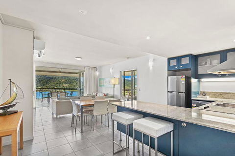Airlie Beach Ocean Views & Resort Living @ 231 - Accommodation Main Beach 4