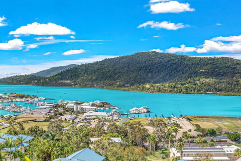 Airlie Beach Ocean Views & Resort Living @ 231 - Accommodation Main Beach 1