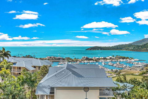 Airlie Beach Ocean Views & Resort Living @ 231 - Accommodation Main Beach 3