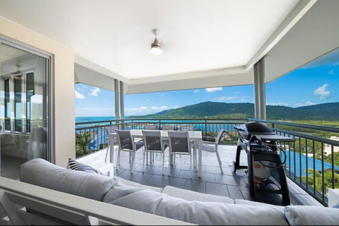 Airlie Beach Ocean Views & Resort Living @ 231 - Accommodation Main Beach 2