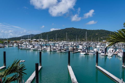 Airlie Breezes At The Boathouse - Accommodation Main Beach 2