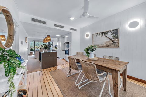 Airlie Breezes At The Boathouse - Accommodation Main Beach 4