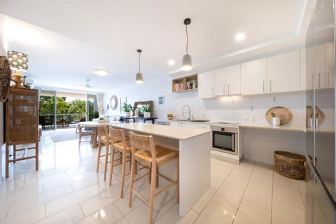 Airlie Sea View - Tropical Vibes Whitsundays - Accommodation Main Beach 2