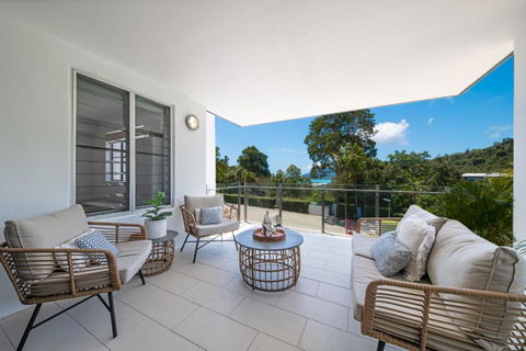 Airlie Sea View - Tropical Vibes Whitsundays - Accommodation Main Beach 4