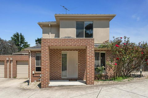 Airport West Stunner By Ready Set Stay - Accommodation Main Beach 0