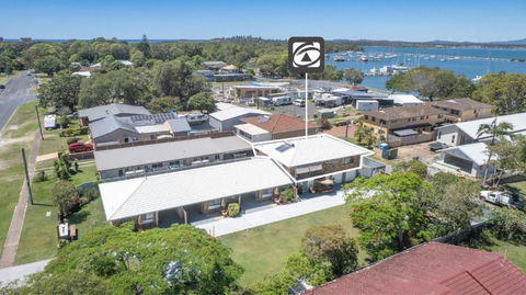 Akuli By The Sea - Unit 1 - FNHolidays - Accommodation Main Beach 3