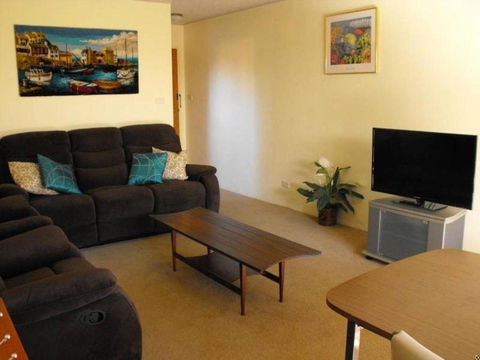 Akuna 8 - Accommodation Main Beach 1