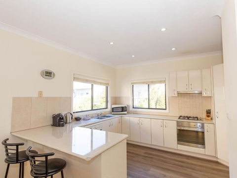 Alaska 2 8 Poley Cow Lane - Accommodation Main Beach 2