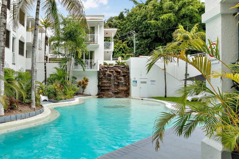 Alassio Poolside Resort - Palm Cove Beachfront Oasis - Accommodation Main Beach 0