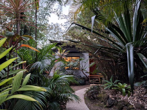 Alaya Escape - Accommodation Main Beach 2