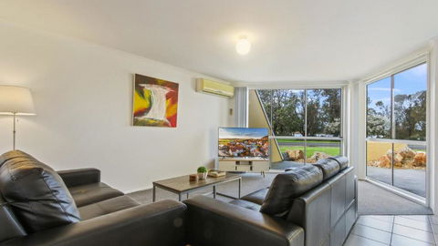 Albacore - Accommodation Main Beach 0