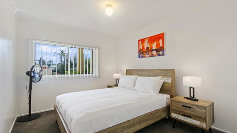 Albacore - Accommodation Main Beach 4