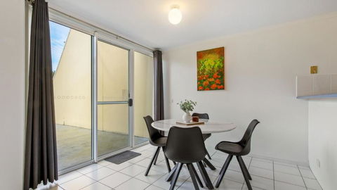 Albacore - Accommodation Main Beach 1