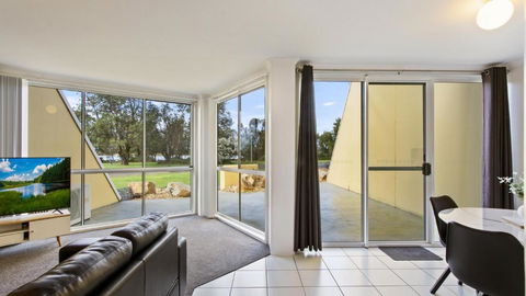 Albacore - Accommodation Main Beach 2