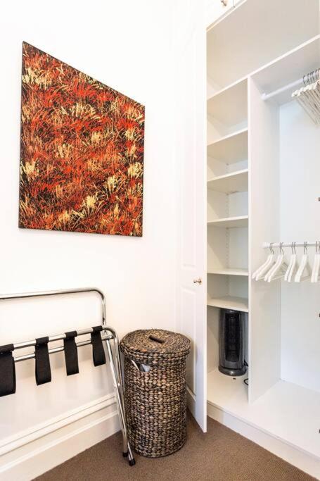 Albert Park Victorian House With Style And Art Gallery - Accommodation Main Beach 2