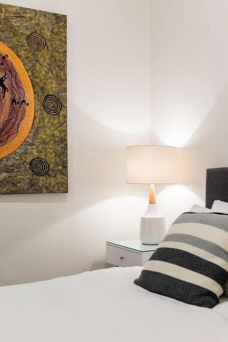 Albert Park Victorian House With Style And Art Gallery - Accommodation Main Beach 4