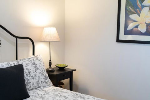 Alderwood Cottage - Cottage W Gorgeous Dam Views! - Accommodation Main Beach 4