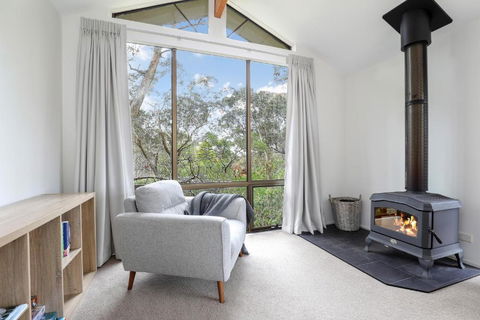 Alencon - Accommodation Main Beach 2