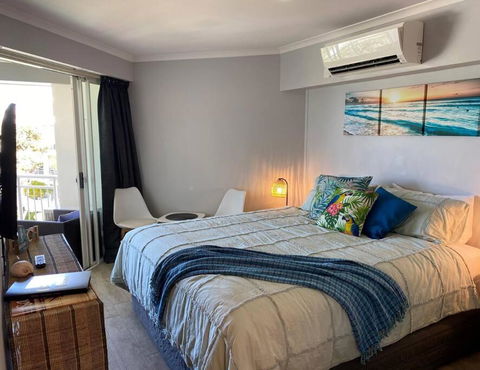 Alex Heads Beachfront Resort King Bed Studio Room - Accommodation Main Beach 1