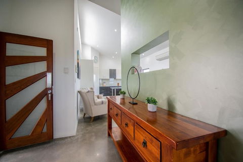 Alfra 23 - Accommodation Main Beach 0