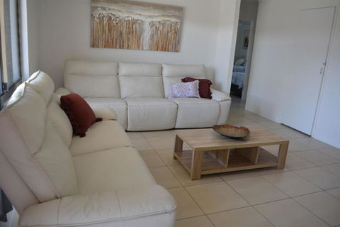 Alice Street 1, Unit 1, Currimundi - Accommodation Main Beach 1