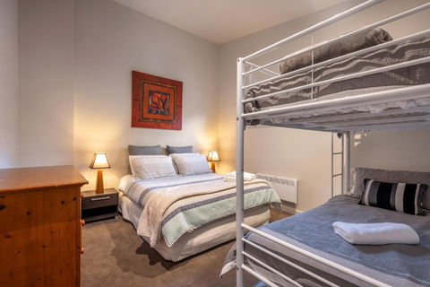 Alinga - Accommodation Main Beach 4