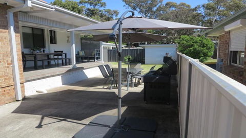 Alka Beach House - Accommodation Main Beach 2