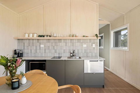 Alkira Cottage - Accommodation Main Beach 3
